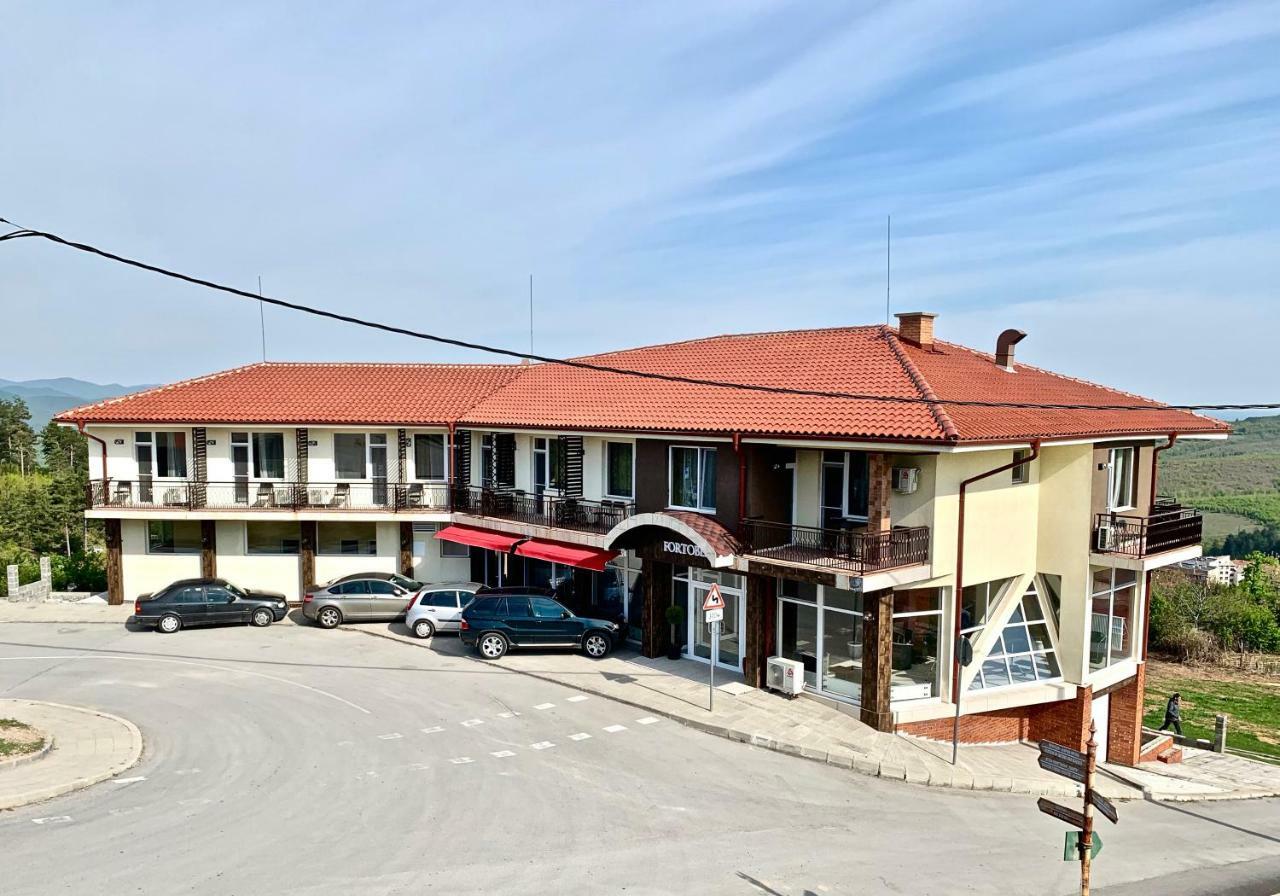 Hotel Fort o Bel Belogradtsjik Buitenkant foto